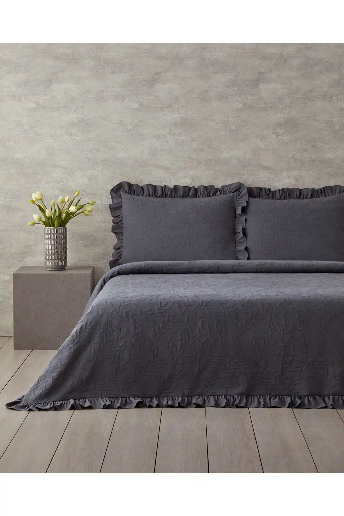 İngiliz Evi Dekorasyonunda Fiskos Örtüsü: Şıklık ve İşlevselliğin Uyumlu Kombinasyonu