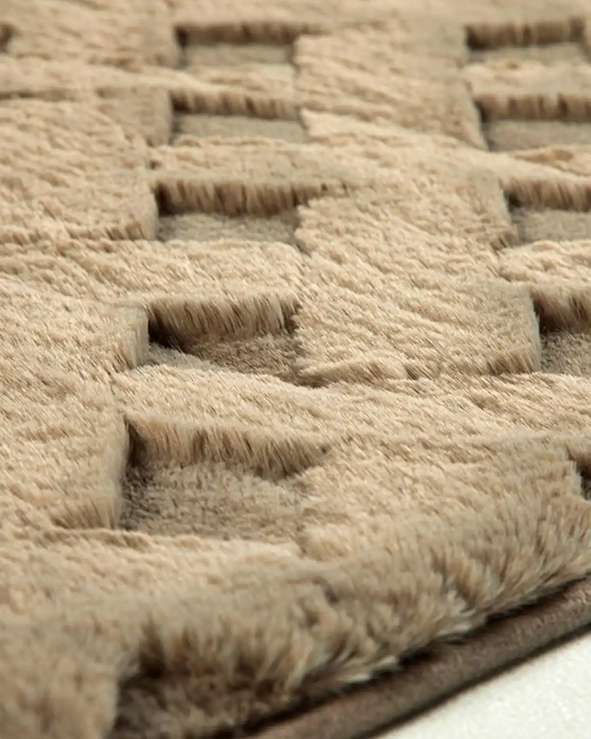 İngiliz Evi Tarzında Tavşan Desenli Halılar Dekorasyonunuza Zarafet Katın