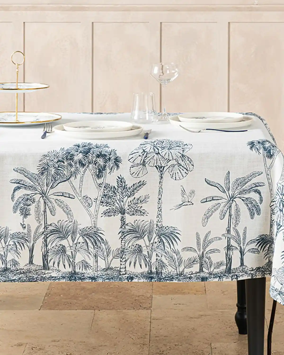 İngiliz Evi Tarzında Yuvarlak Masa Örtüsü Seçenekleri ve Dekorasyon İpuçları