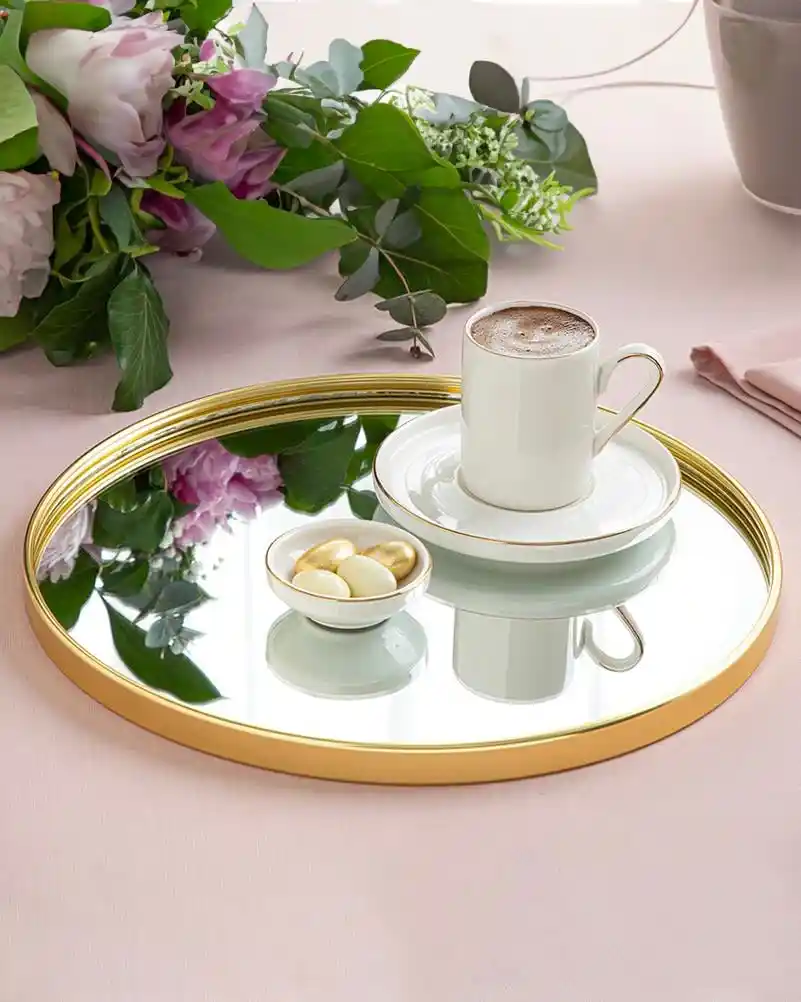 İngiliz Evleri İçin Altın Tepsi Dekorasyonu: Zarafet ve Şıklığın Anahtarı