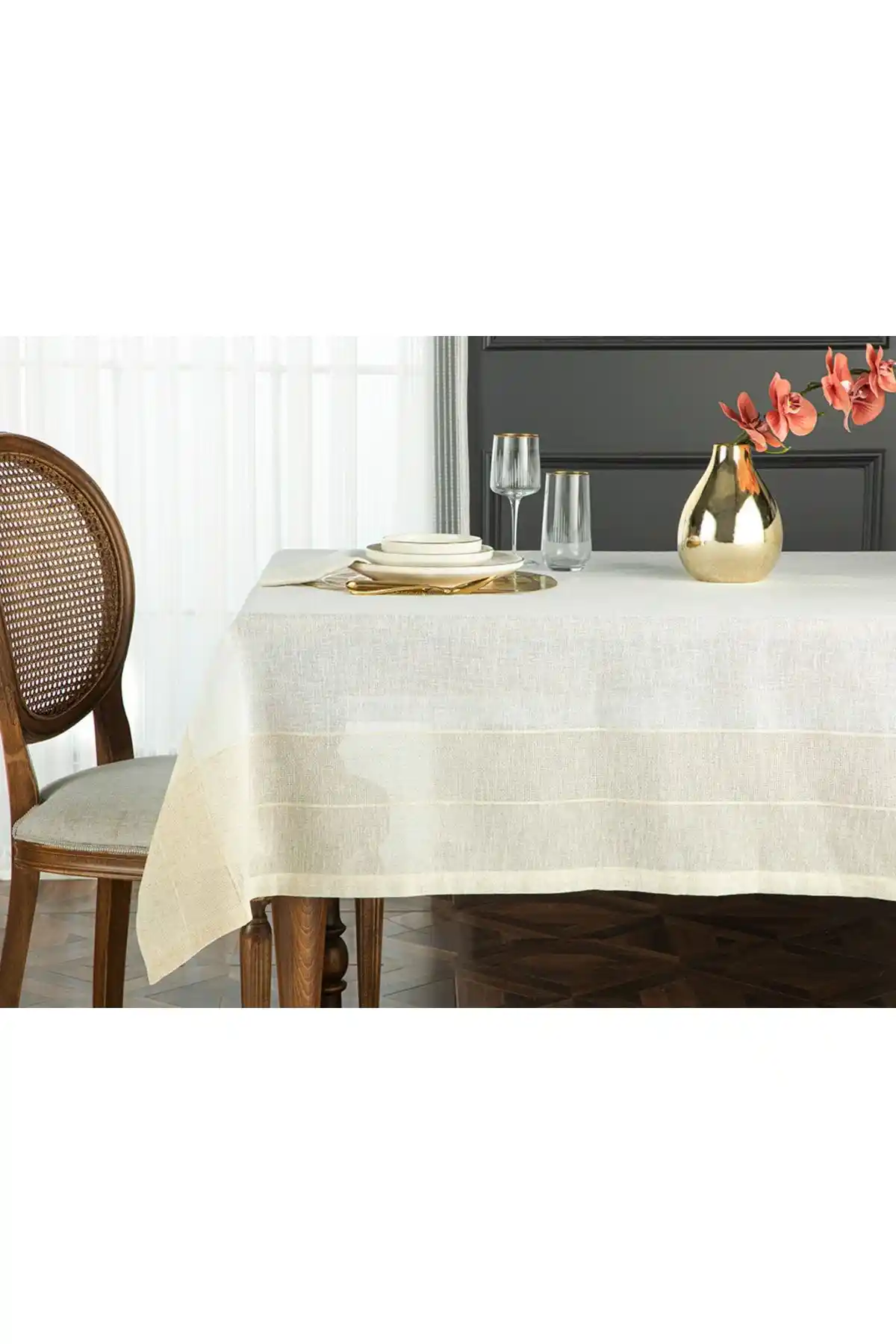 İngiliz Evleri İçin Naylon Masa Örtüsü Dekorasyon ve Fonksiyonellik Rehberi