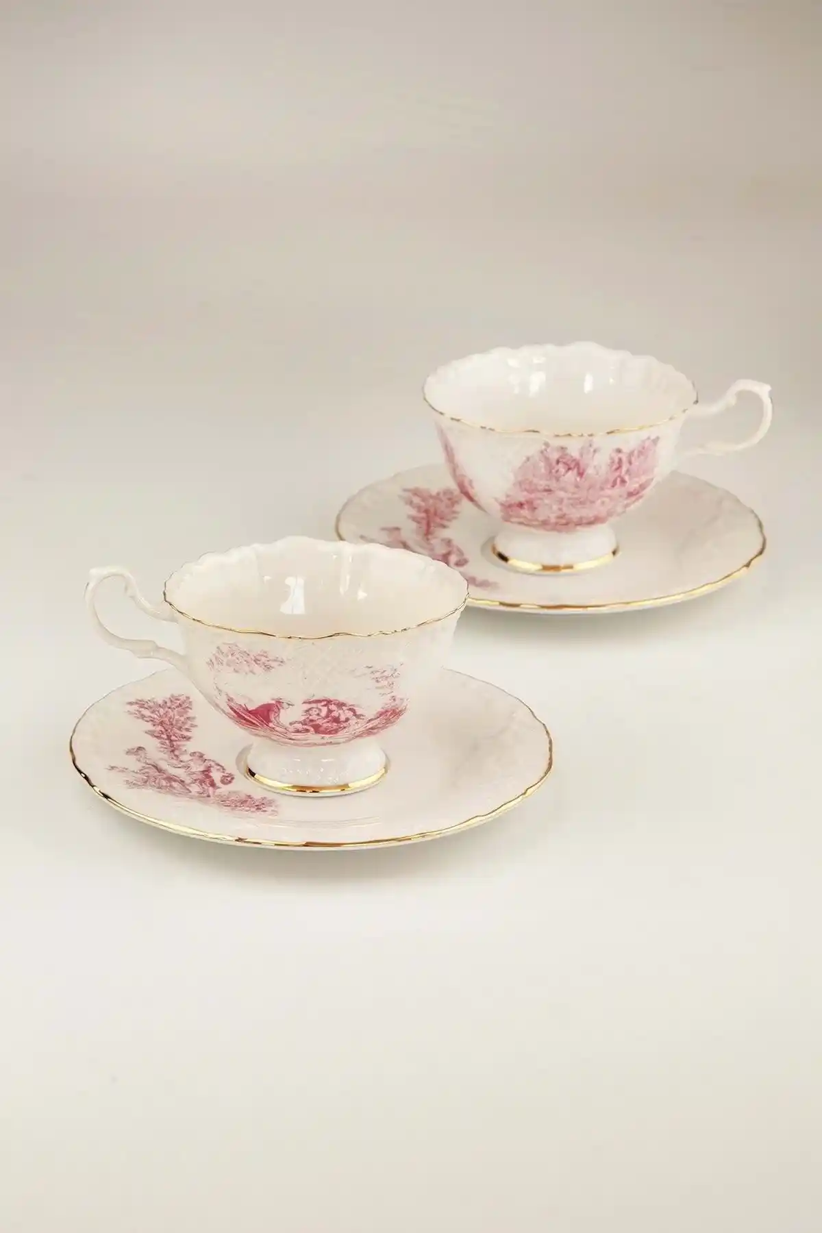 İngiliz Fincan Takımı ile Dekorasyonda Zarafet ve Şıklık Yaratma Rehberi