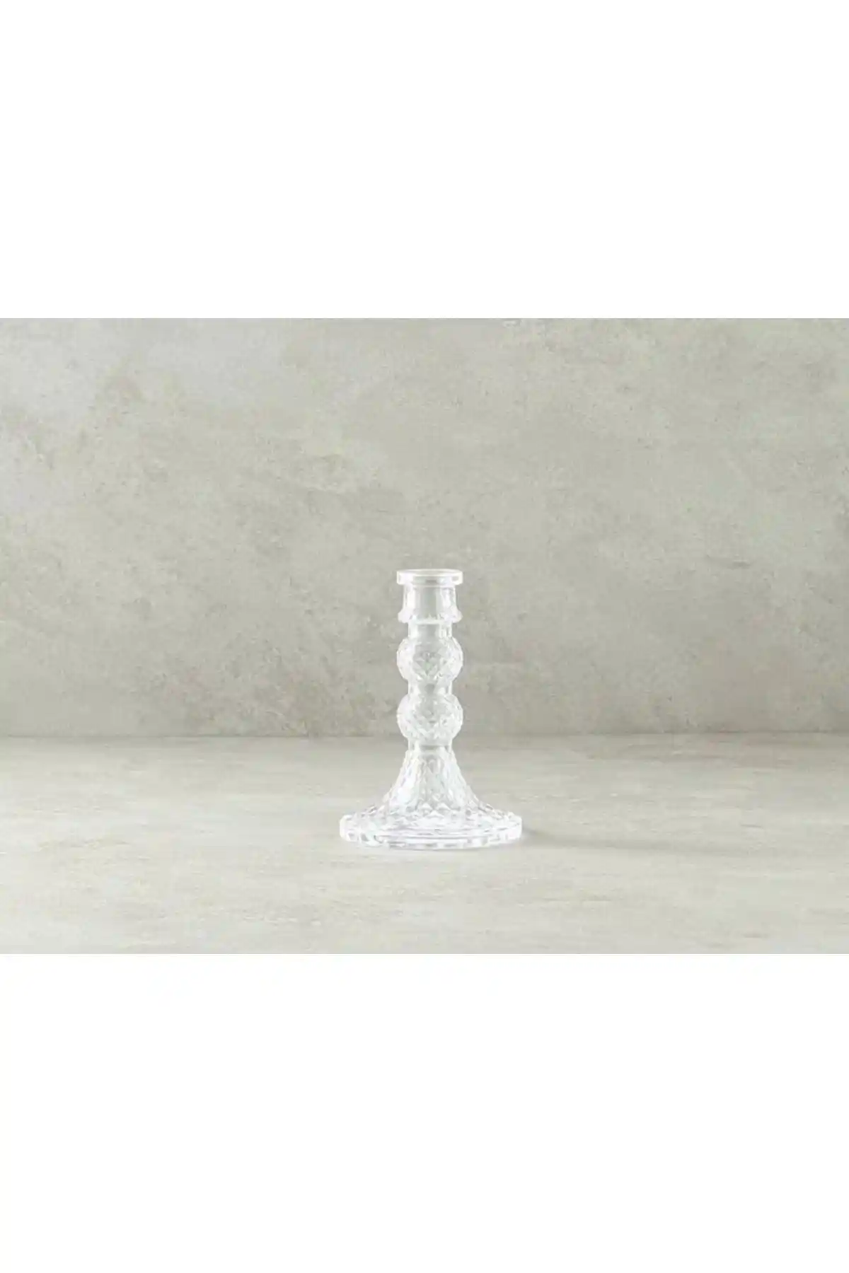 İngiliz Home Cam Şamdanlar Dekorasyonda Zarafet ve İşlevsellik Sunar