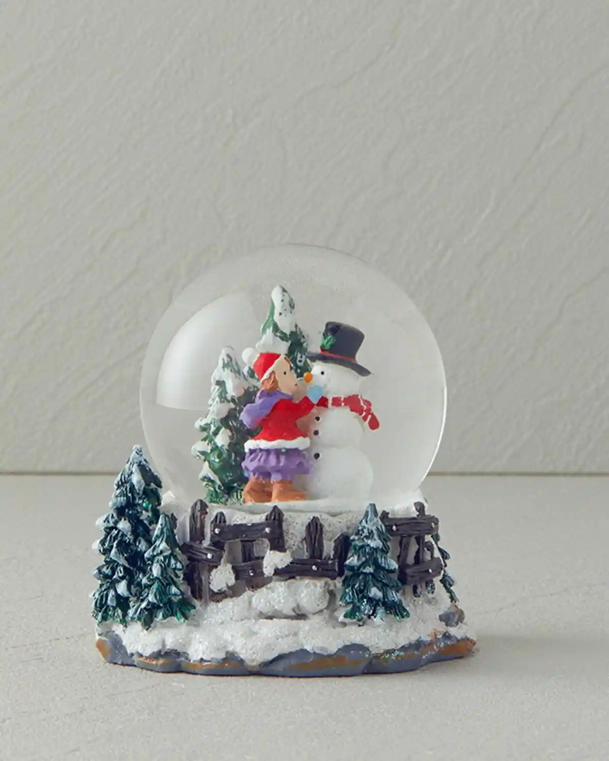 İngiliz Home Kar Küresi Koleksiyonu ile Evinize Büyülü ve Şık Dokunuşlar