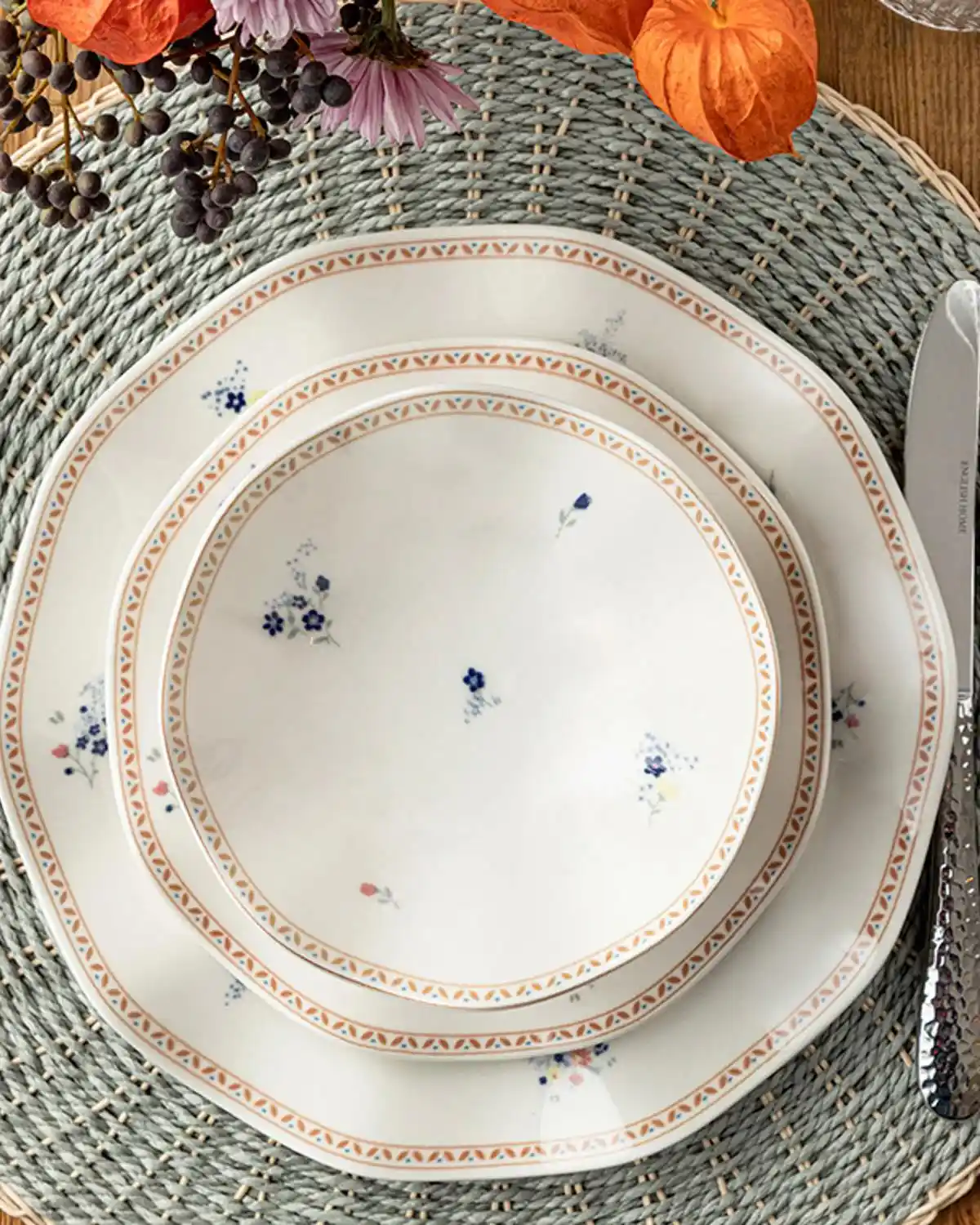 İngiliz Stilinde 12 Kişilik Yemek Takımı ile Sofistike Dekorasyon Önerileri