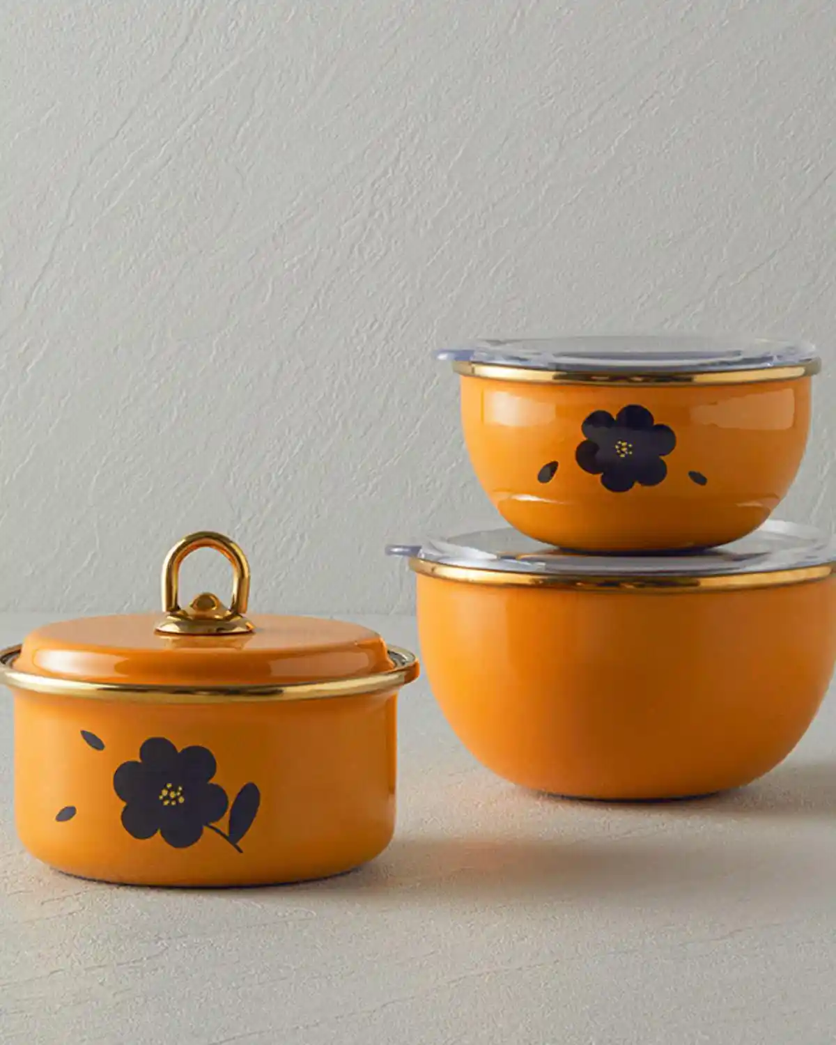 İngiliz Tarzı Emaye Baharatlıklar ile Mutfak Dekorasyonunda Şıklık ve Fonksiyonellik