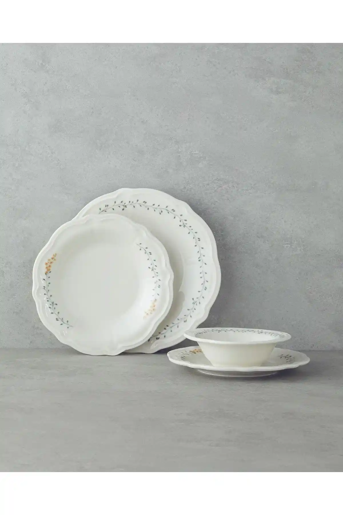 İngiliz Tarzı Ev Dekorasyonuna Uygun 24 Parça Yemek Takımı Seçenekleri ve Trendleri