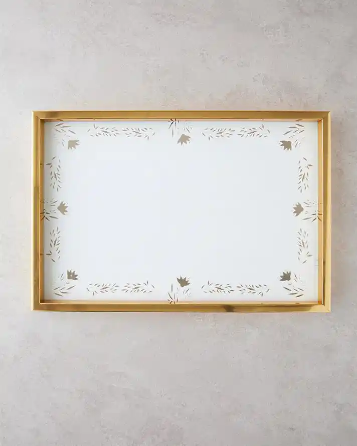 İngiliz Tarzı Ev Dekorasyonunda Çay Tepsisi Kullanımı ve Dekorasyon İpuçları