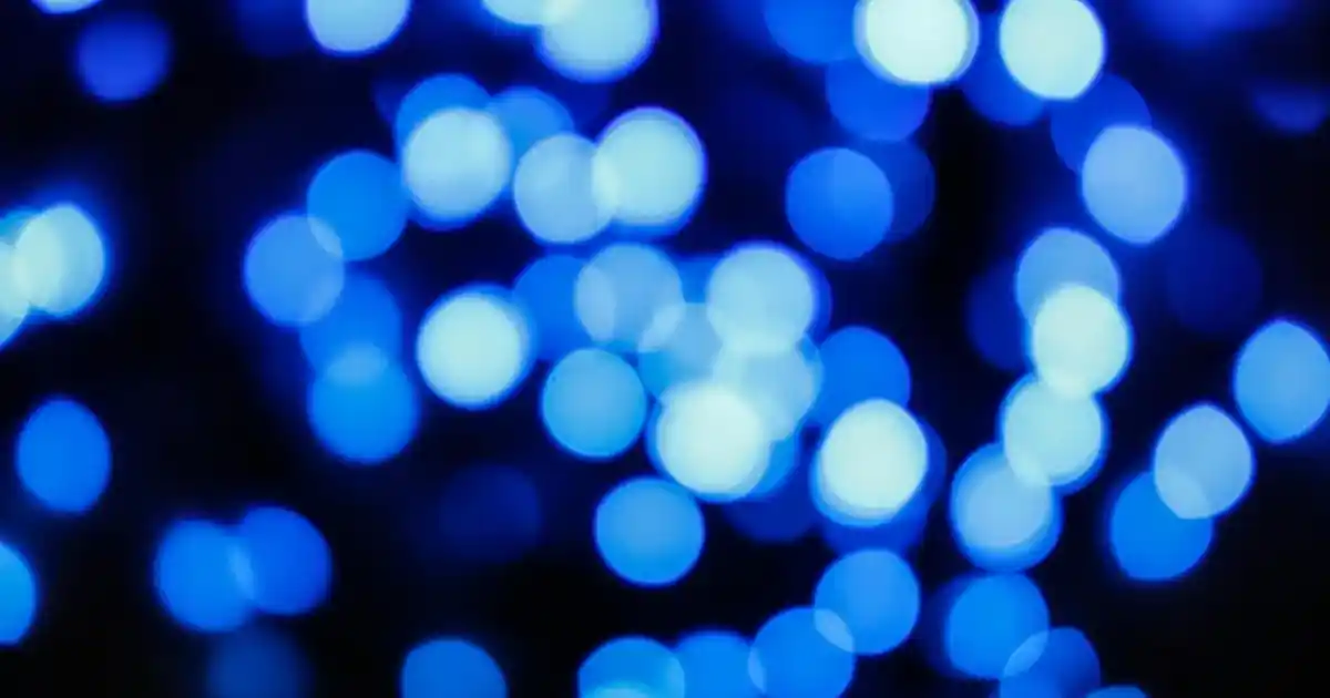 İngiliz Tarzı Ev Dekorasyonunda Çiçekli Fincanların Kullanımı ve Dekorasyon İpuçları