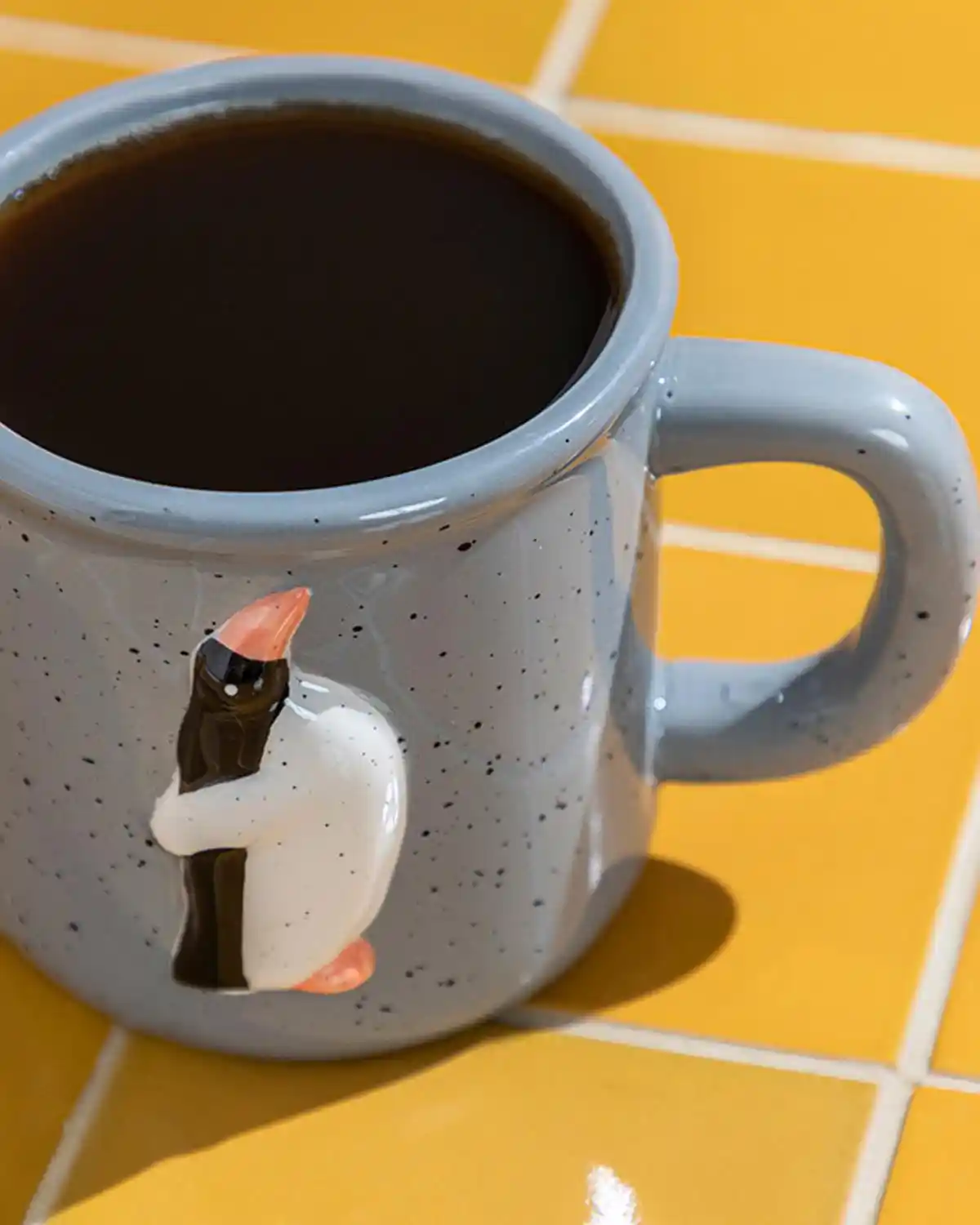 İngiliz Tarzı Ev Dekorasyonunda Dolomit Kupalar: Şıklık ve Zarafetin Buluşması