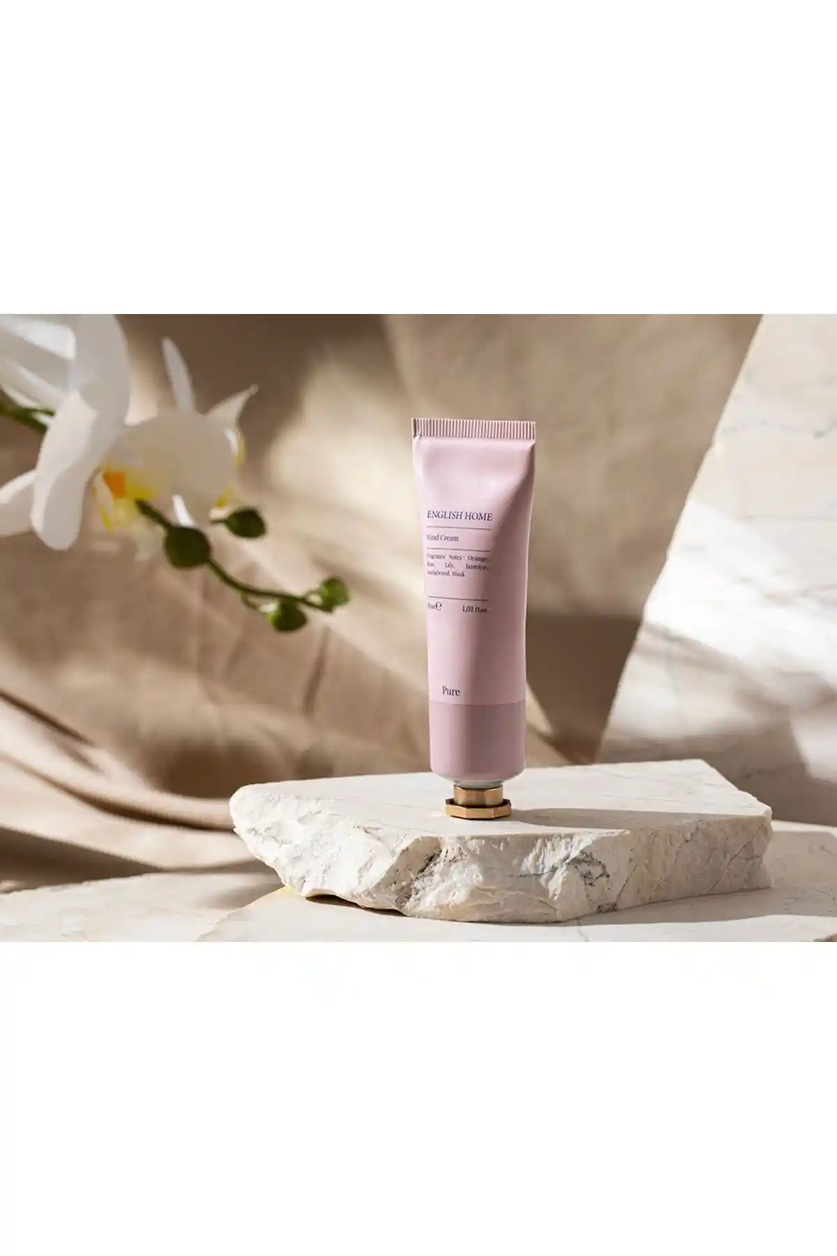 İngiliz Tarzı Ev Dekorasyonunda Krem Detayların Rolü ve Yaratıcı Kullanım İpuçları