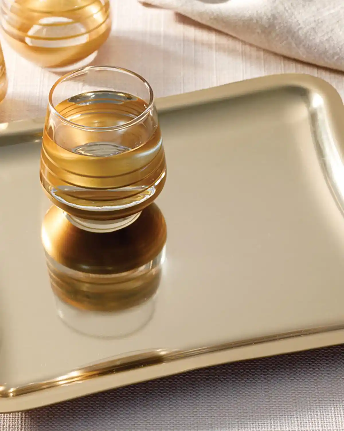 İngiliz Tarzı Ev Dekorasyonunda Sunum Tepsisi Kullanımına Yönelik Detaylar ve Dekoratif Seçenekler