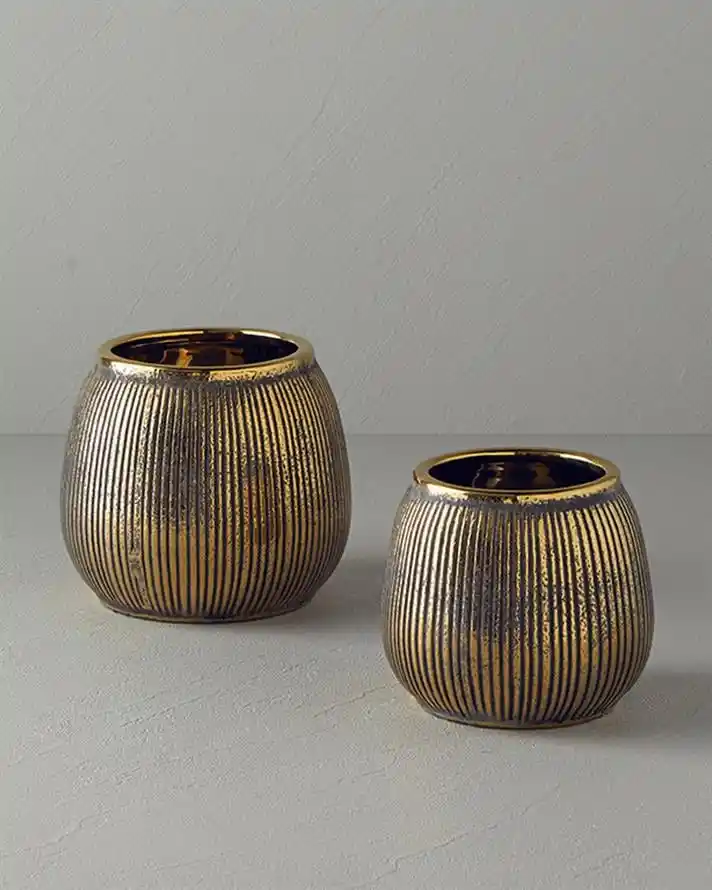 İngiliz Tarzı Ev Dekorasyonunda Vazoların Önemi ve Seçim İpuçları