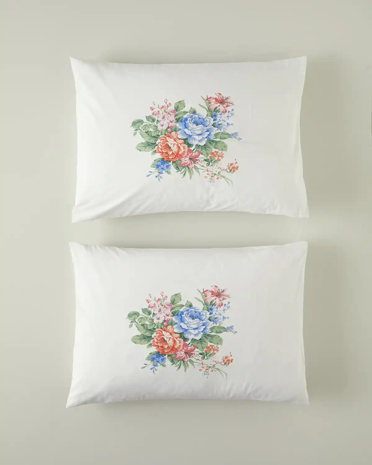 İngiliz Tarzı Ev Dekorasyonunda Yastık Kılıfı Seçimi ve Dekorasyon İpuçları