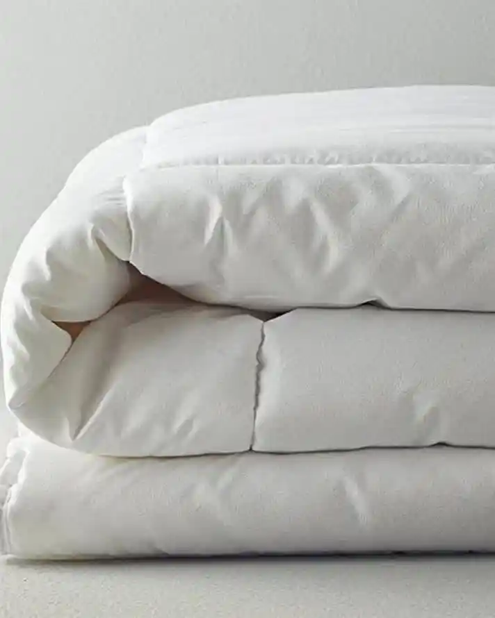 İngiliz Tarzı Ev Dekorasyonunda Yorgan Seçimi ve Dekoratif Özellikler