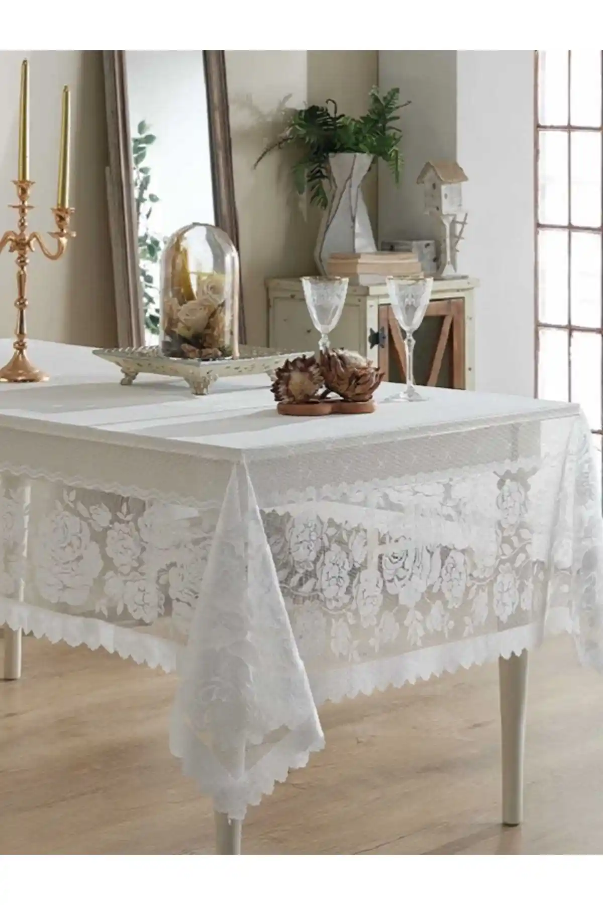 İngiliz Tarzı Evlerde Dantel Masa Örtüsü ile Şıklık ve Zarafet Yakalayın