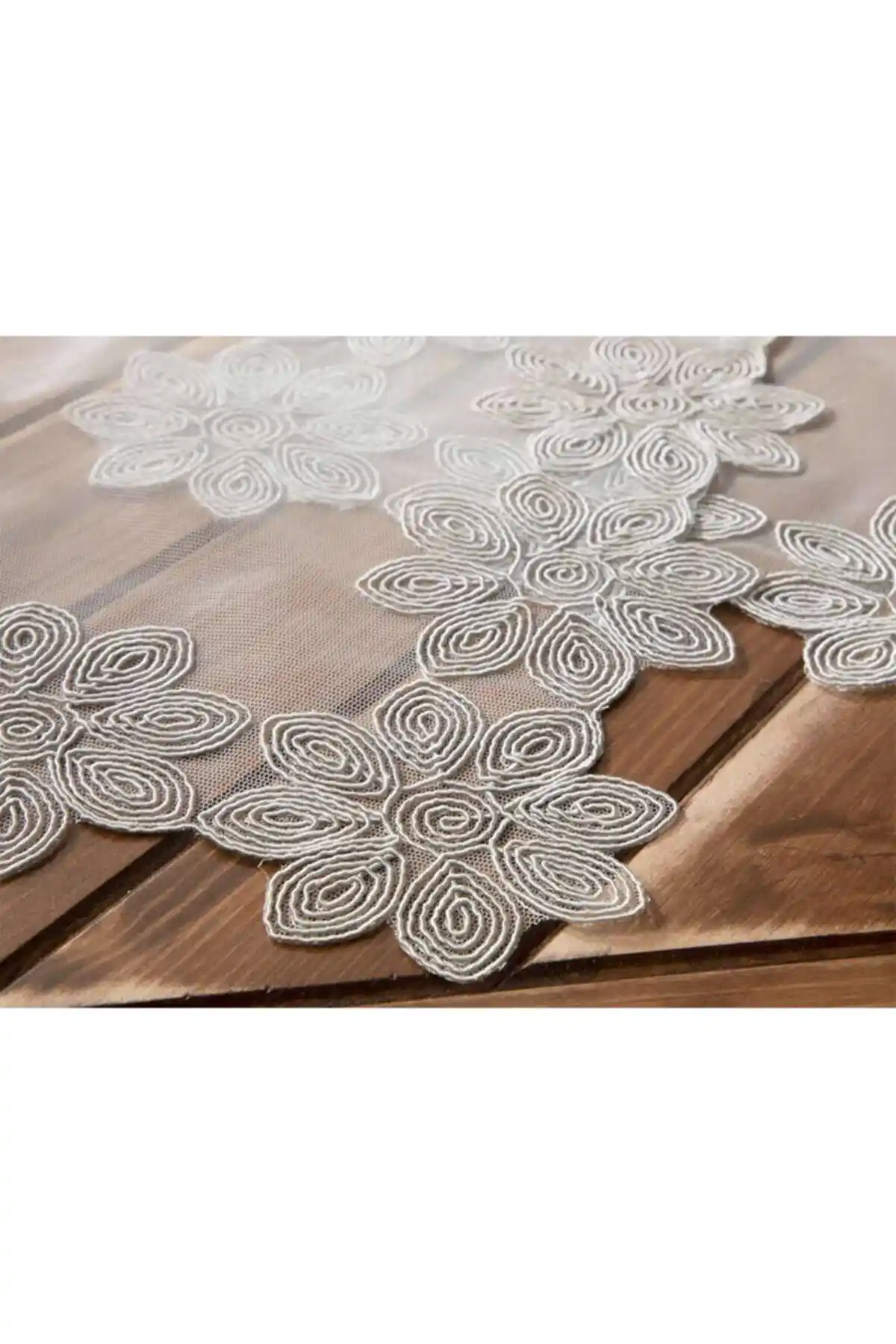 İngiliz Tarzı Evlerde Kullanılan 3'lü Sehpa Örtüsü Seçenekleri ve Dekorasyon İpuçları