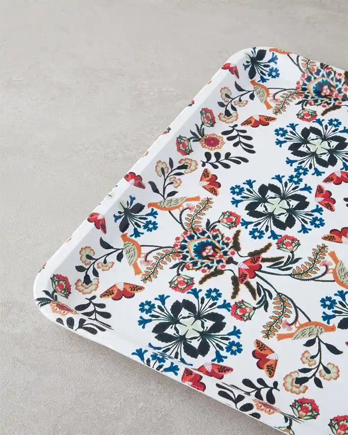 İngiliz Tarzı Ferforje Tepsi ile Ev ve Bahçe Dekorasyonunuzu Zenginleştirin