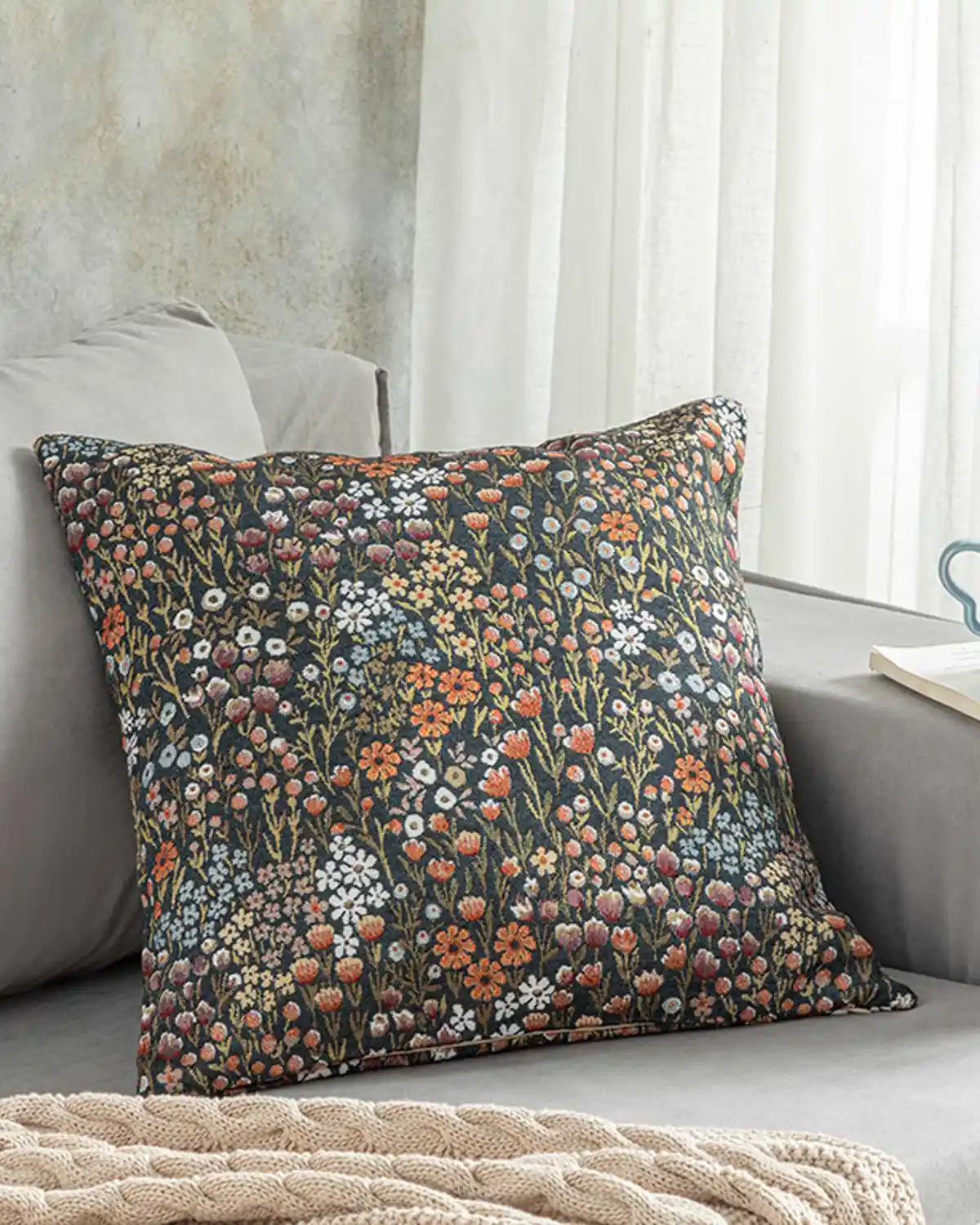 İngiliz Tarzı Goblen Kırlentlerle Evinizde Şıklık ve Konfor Yaratın