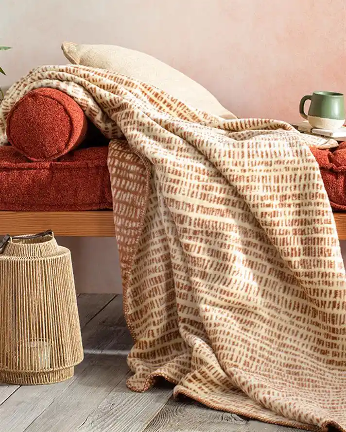 İngiliz Tarzı Home Diz Battaniyesi ile Dekorasyonda Şıklık ve Konforun Buluşması