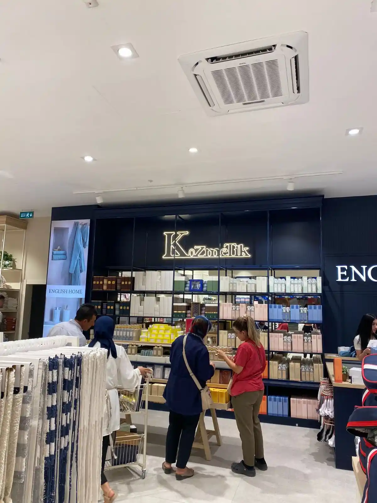 İngiliz Tarzı Mobilyalar ve Dekorasyonla Evinize Zamansız Şıklık Katın