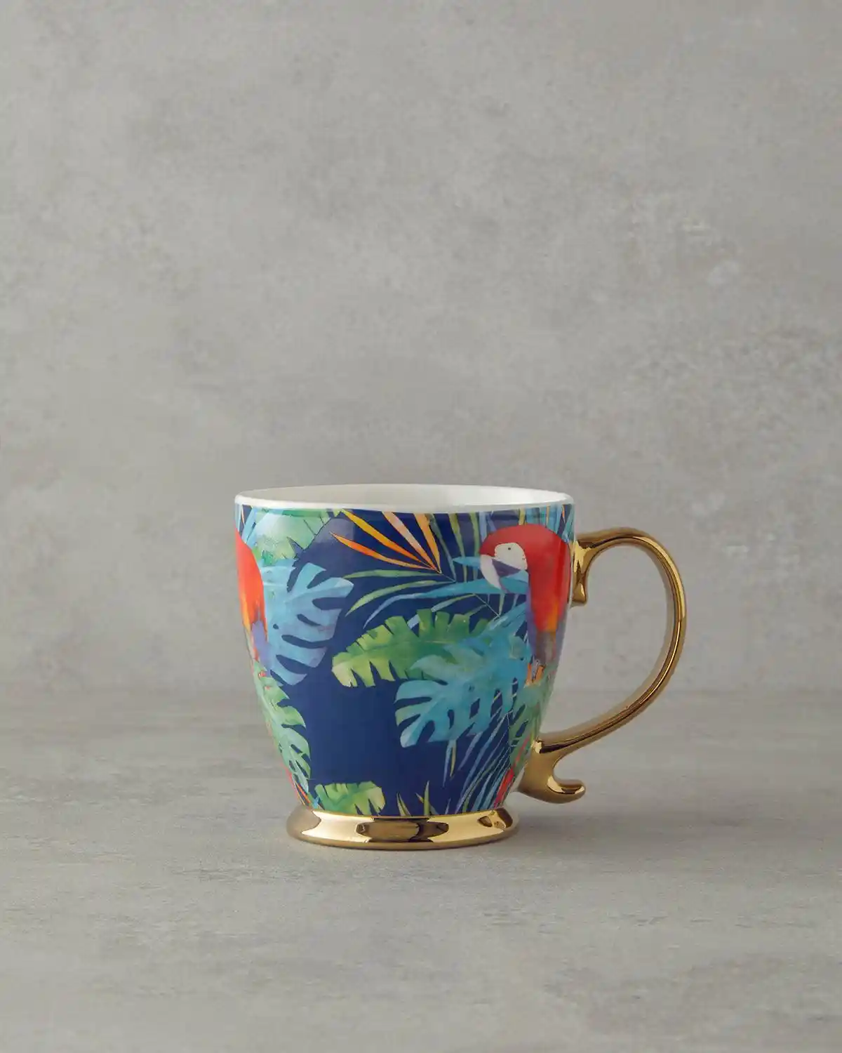 İngiliz Tarzı Seramik Kupalarla Ev Dekorasyonunda Şıklık ve Zarafet