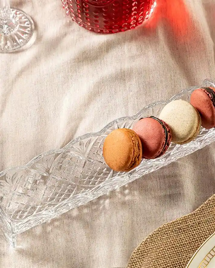 İngiliz Tarzı Sunum Tabaklarıyla Ev Dekorasyonunda Şıklık ve Fonksiyonellik