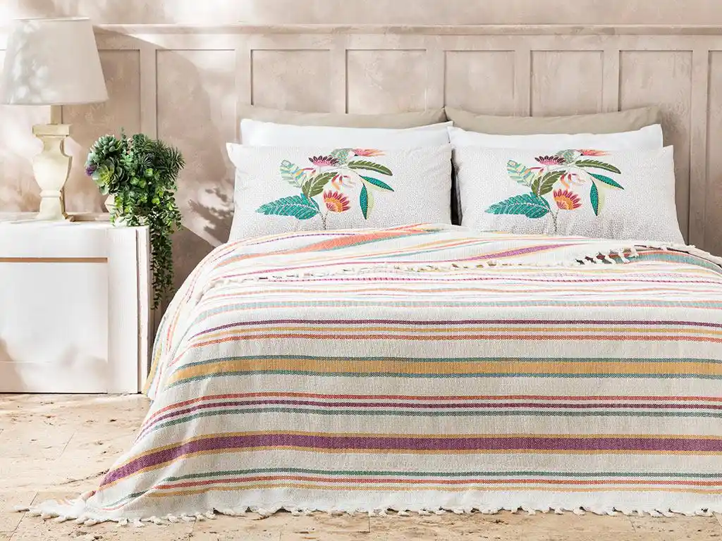 İngiliz Tarzı Yatak Alezleri ile Ev Dekorasyonunda Zarafet ve Fonksiyonellik