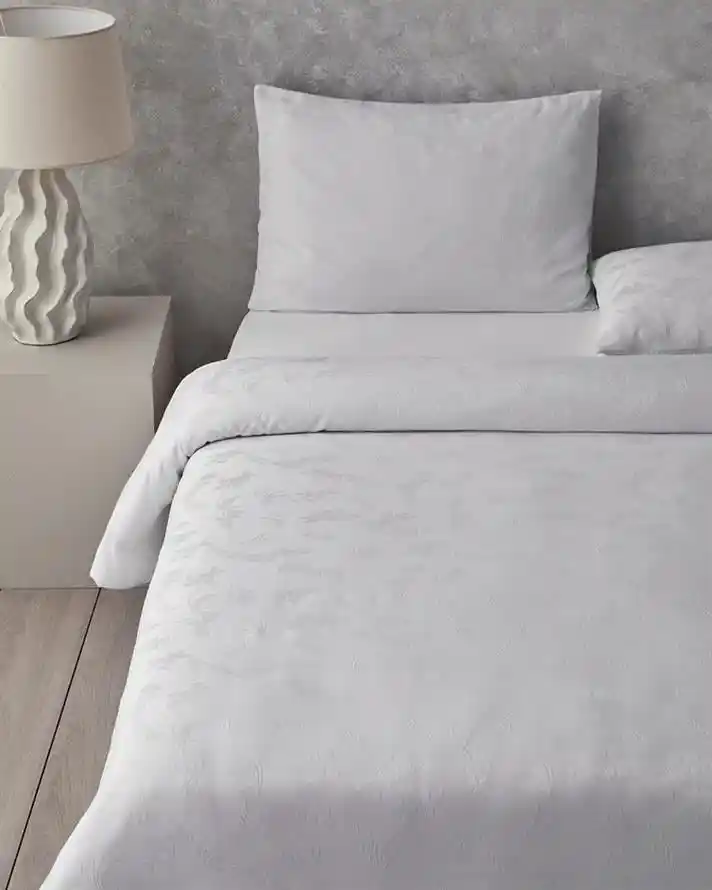 İngiliz Tarzı Yatak Odası Dekorasyonu ve Nevresim Takımları Rehberi