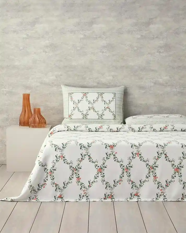 İngiliz Tarzında Dekorasyonda Tek Kişilik Pike Kullanımının Önemi ve Seçim İpuçları