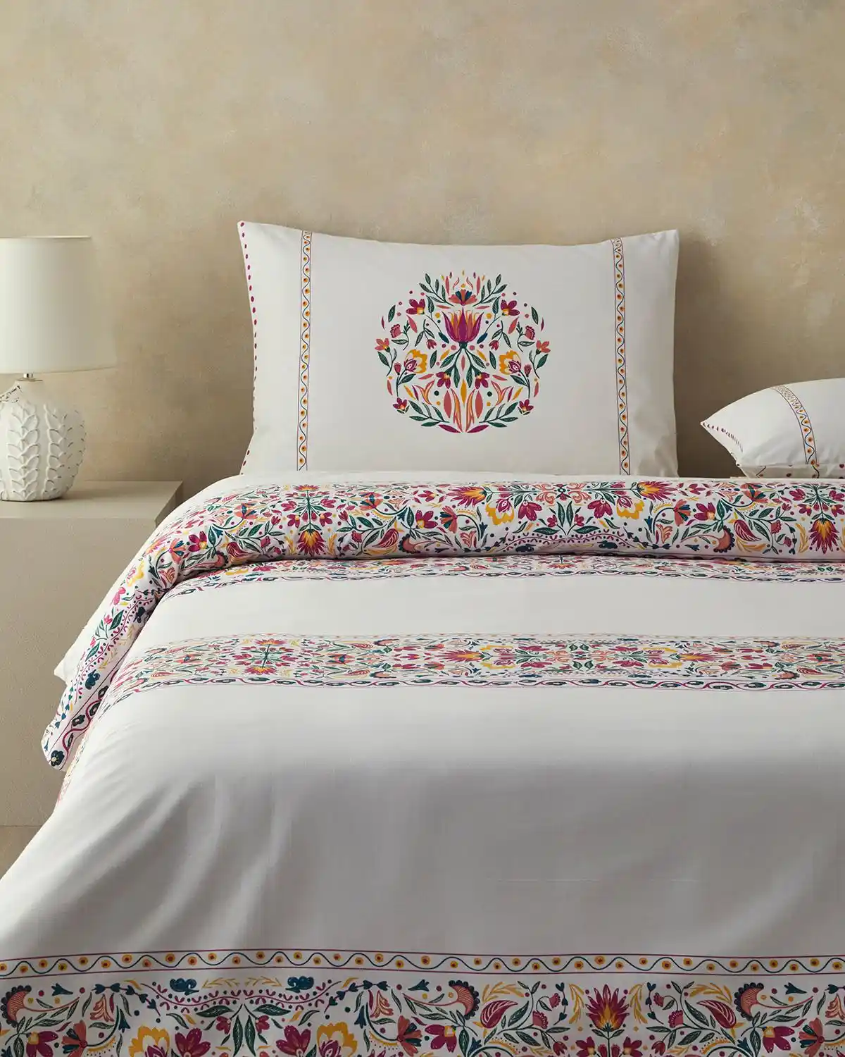 İngiliz Tarzında Ev Dekorasyonuna Uygun Nevresim Takımlarının Seçimi ve Dekorasyonda Önemi