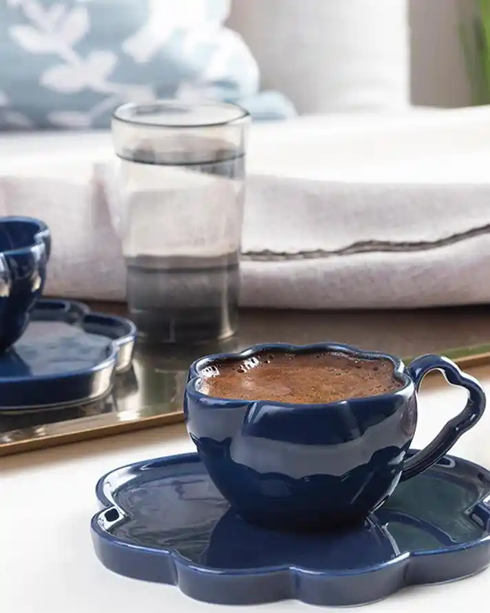 İngiliz Tarzında Ev Dekorasyonunda Milena Kahve Fincanı ile Şıklık ve İşlevsellik