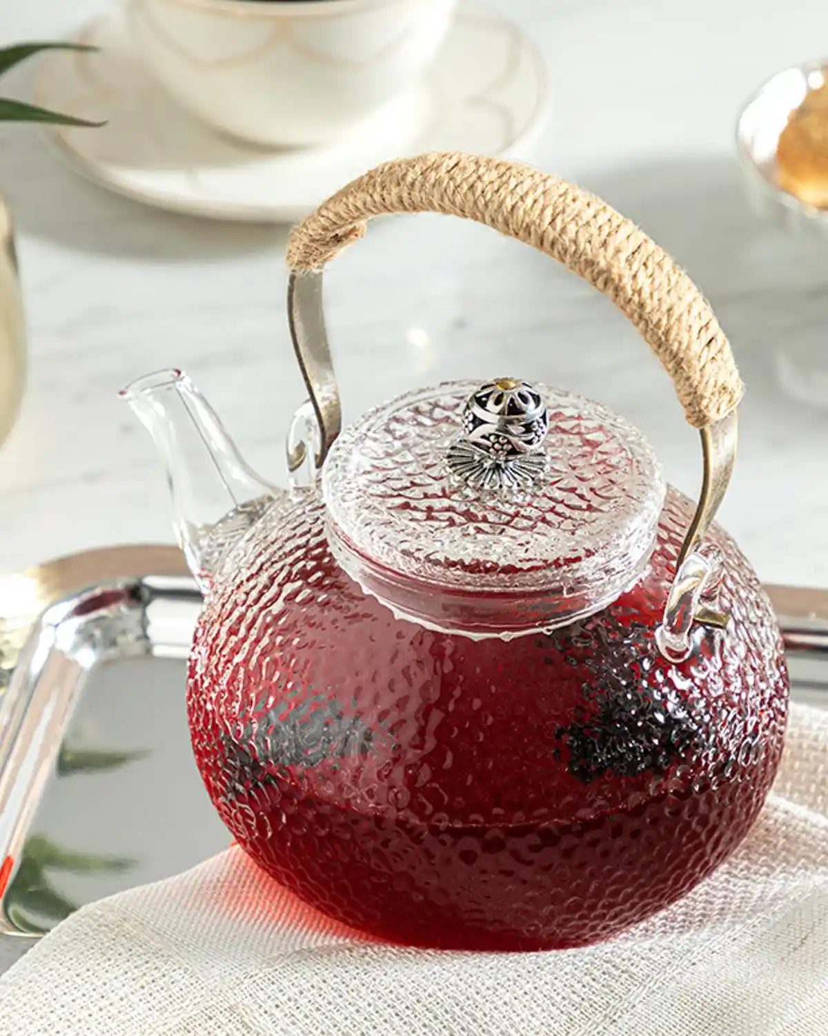 İngilizce Yazılı Çaydanlıklar ile Ev Dekorasyonunda Şıklık ve İşlevsellik Artırma