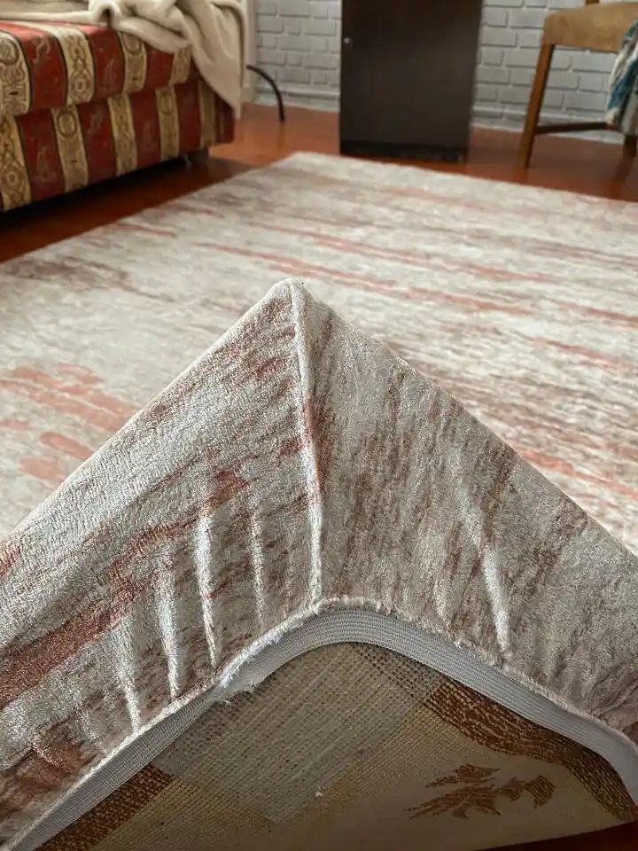 İpek Kadife Halı Örtüsü ile Dekorasyonda Şıklık ve Konforun Buluşması