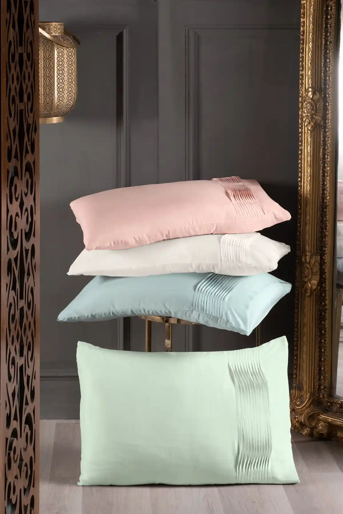 İpek Yastık Kılıfı ile Dekorasyonda Zarafet ve Konforun Buluşması