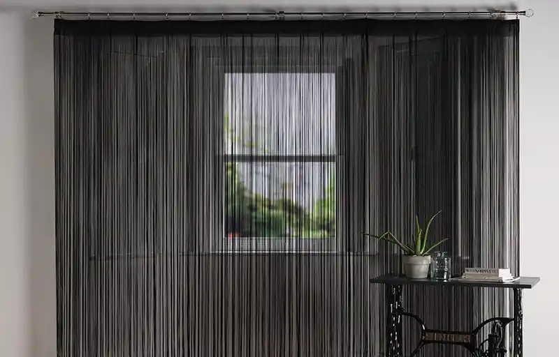 İpli Balkon Perdesi ile Modern ve İşlevsel Balkon Dekorasyonu Rehberi