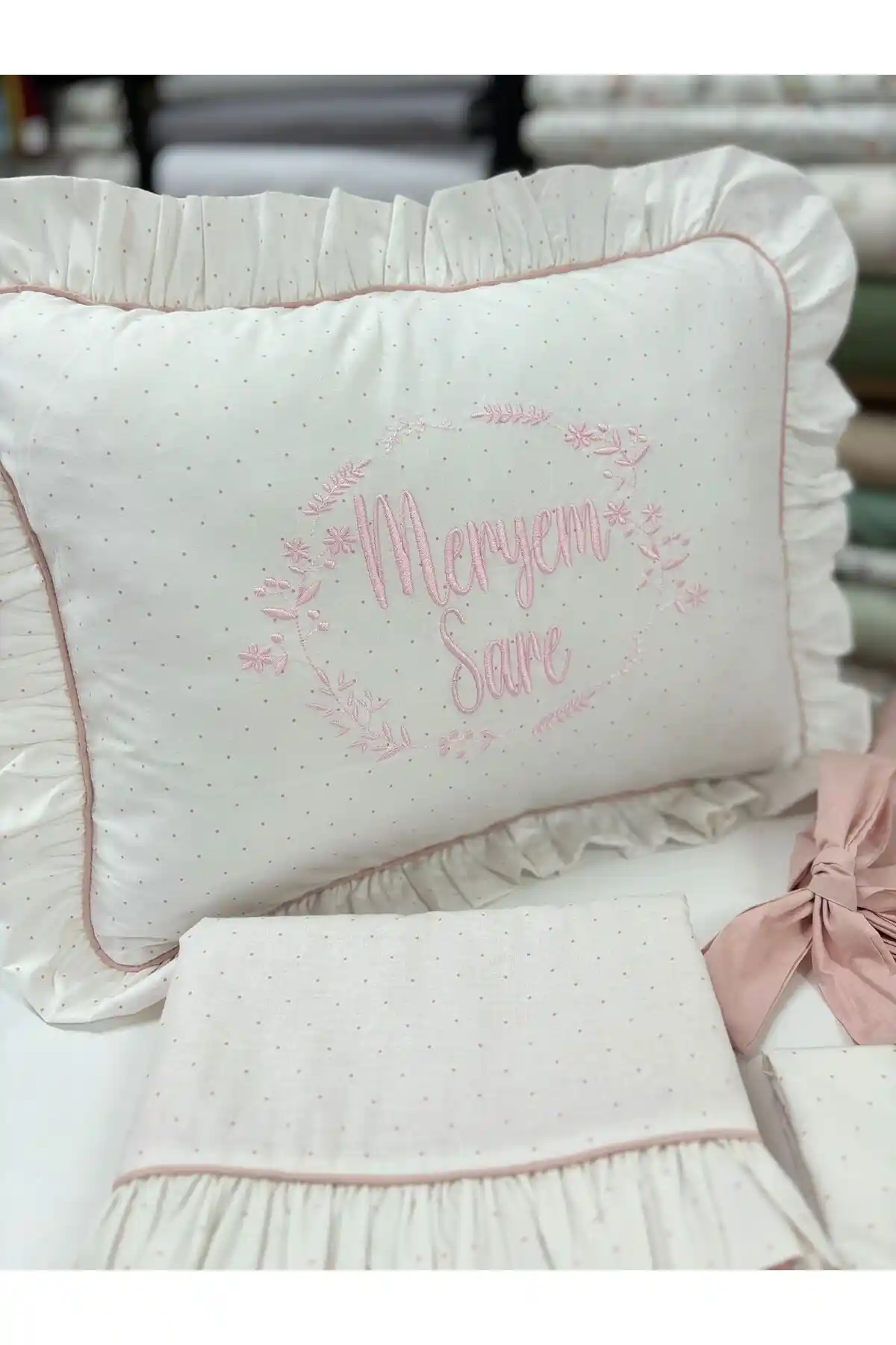 İsim Yazılı Pike Takımlarıyla Yatak Odalarınıza Kişisel ve Şık Dokunuşlar