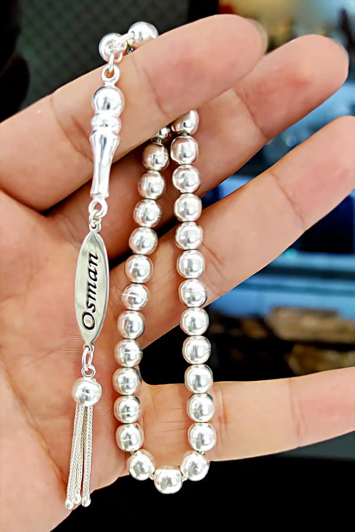 İsim Yazılı Tesbihler Dekorasyonda Kişisel ve Anlamlı Bir Dokunuş Sağlar