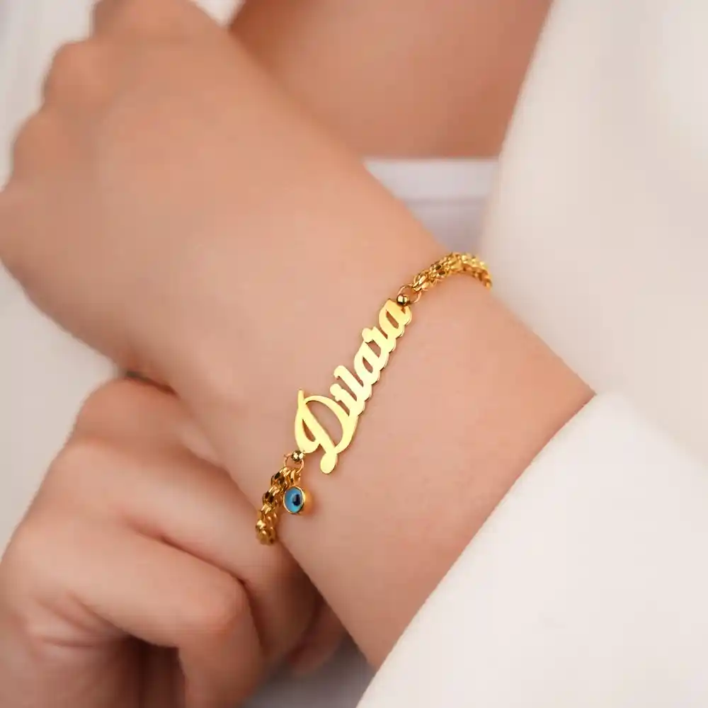 İsimli Bileklikler: Kişisel Dekorasyon ve Anlam Yaratmanın Şık Yolu