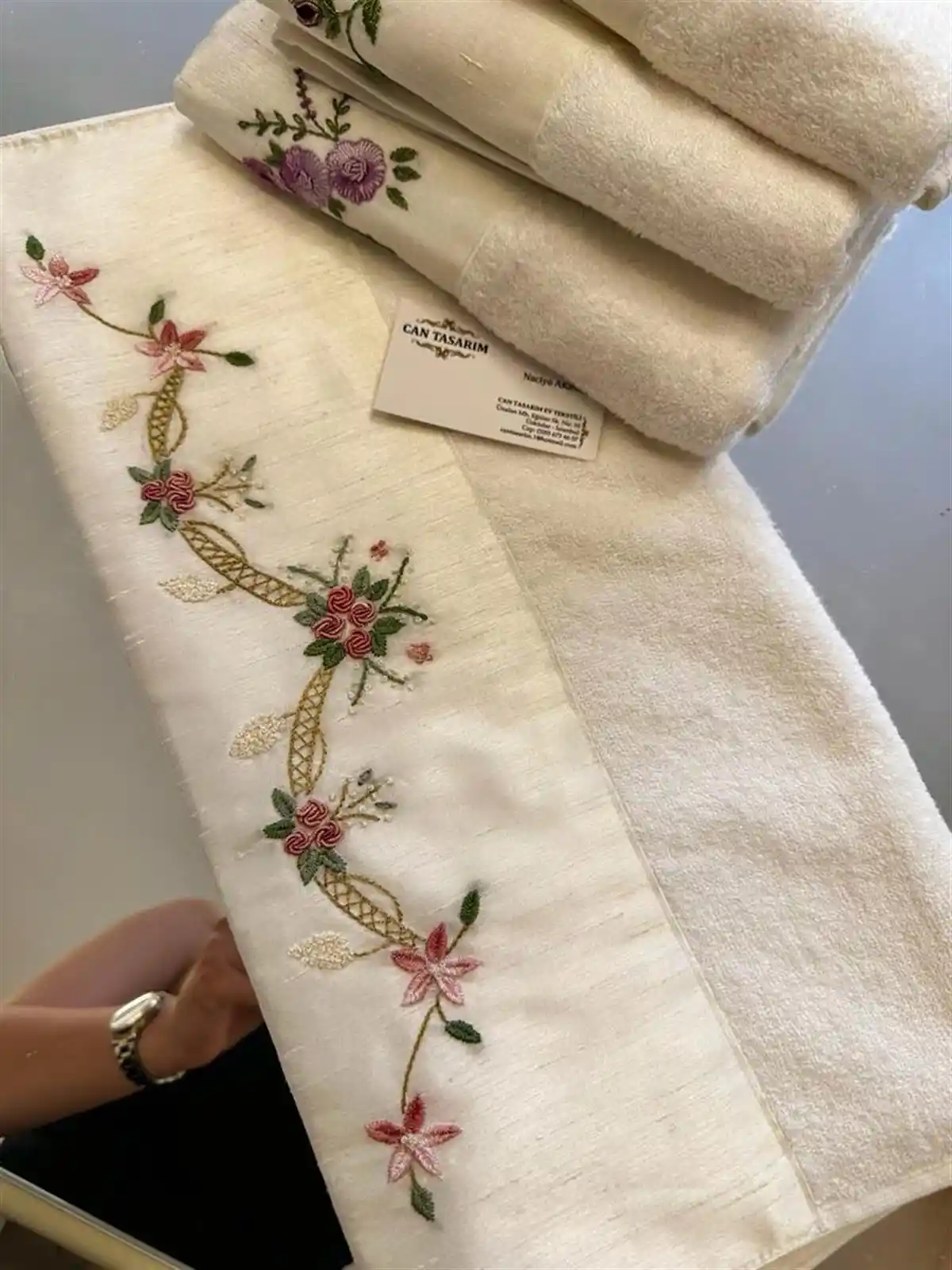 İşleme Havlu ile Dekorasyonda Zarafet ve Şıklık Sağlayan Modern Çözümler