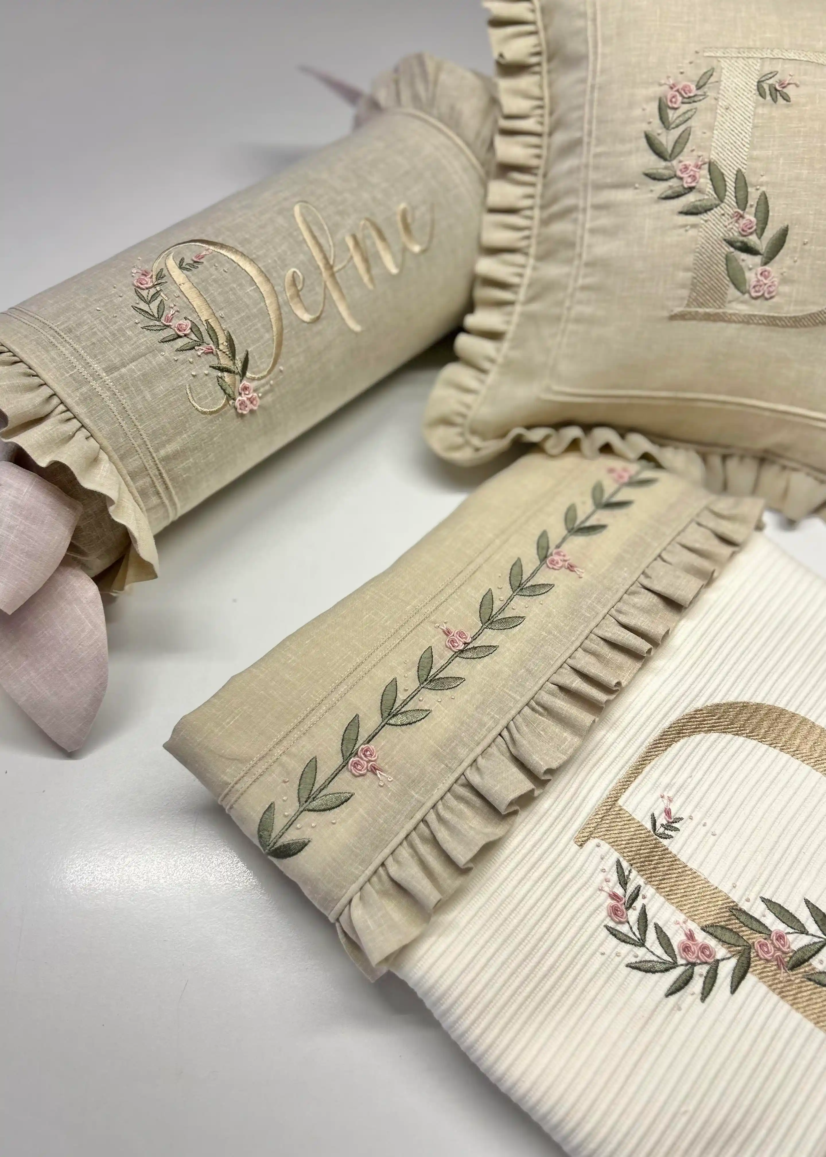 İşleme Pike Takımlarıyla Evinize Zarif ve Şık Dokunuşlar 2023 Rehberi