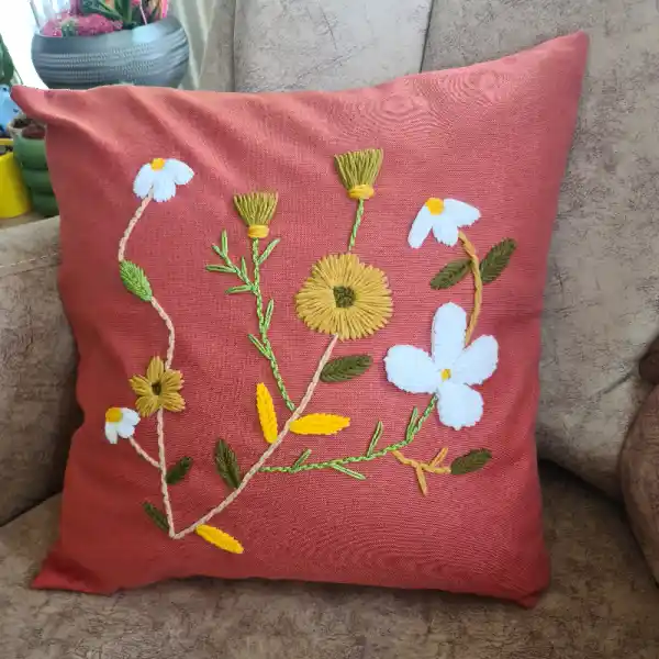 İşlemeli Kırlentler ile Ev Dekorasyonunda Şıklık ve Zarafet Yaratma Rehberi