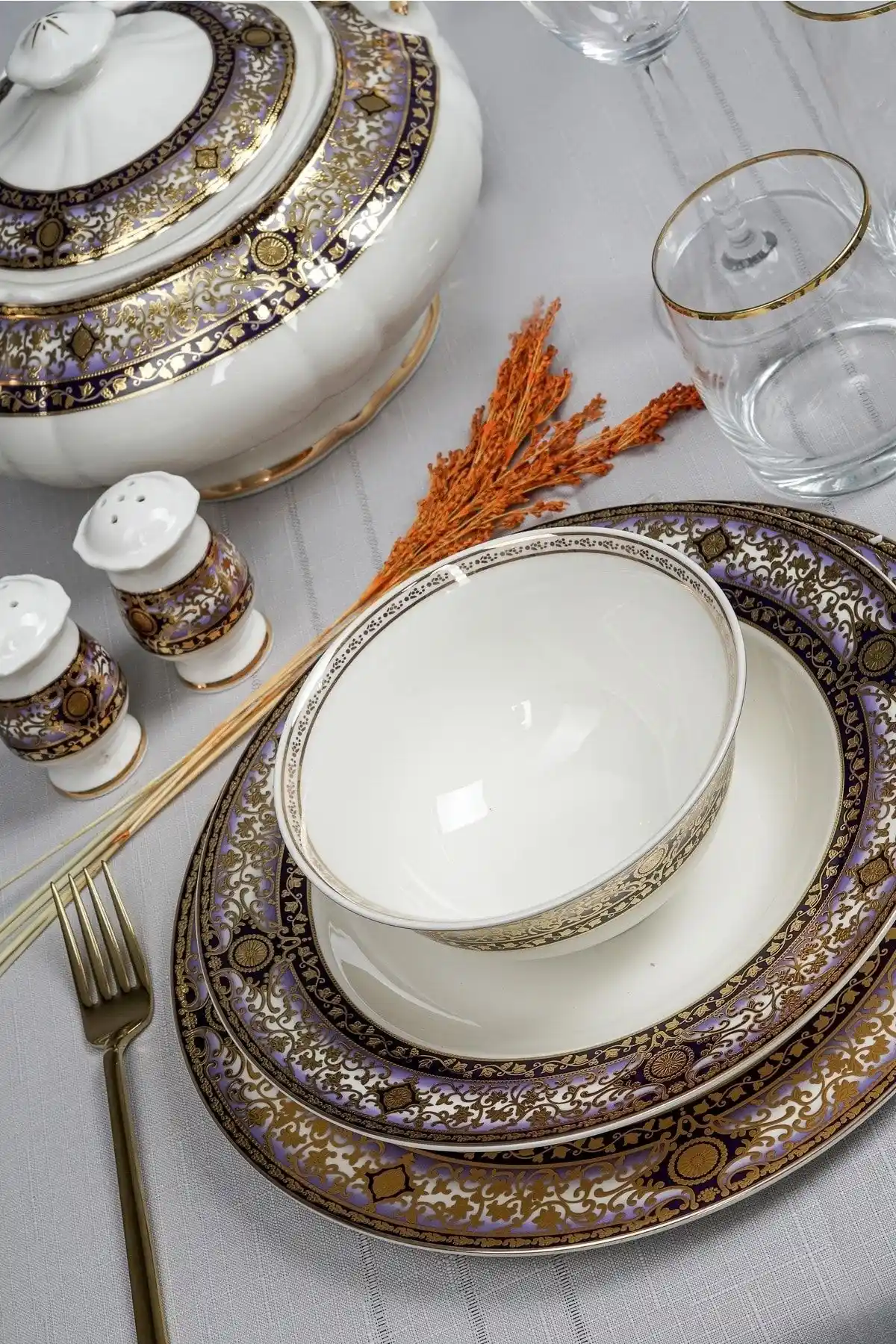 Kabartmalı Yemek Takımlarıyla Şık ve Fonksiyonel Sofralar Yaratın