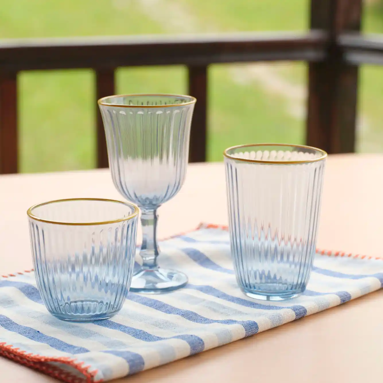 Kadeh Bardak Çeşitleri ve Dekorasyonda Kullanım İpuçları