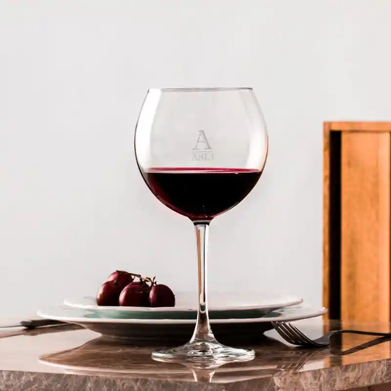 Kadeh ve Şarap Temasıyla Şık ve Zarif Dekorasyon Önerileri ve Fikirler