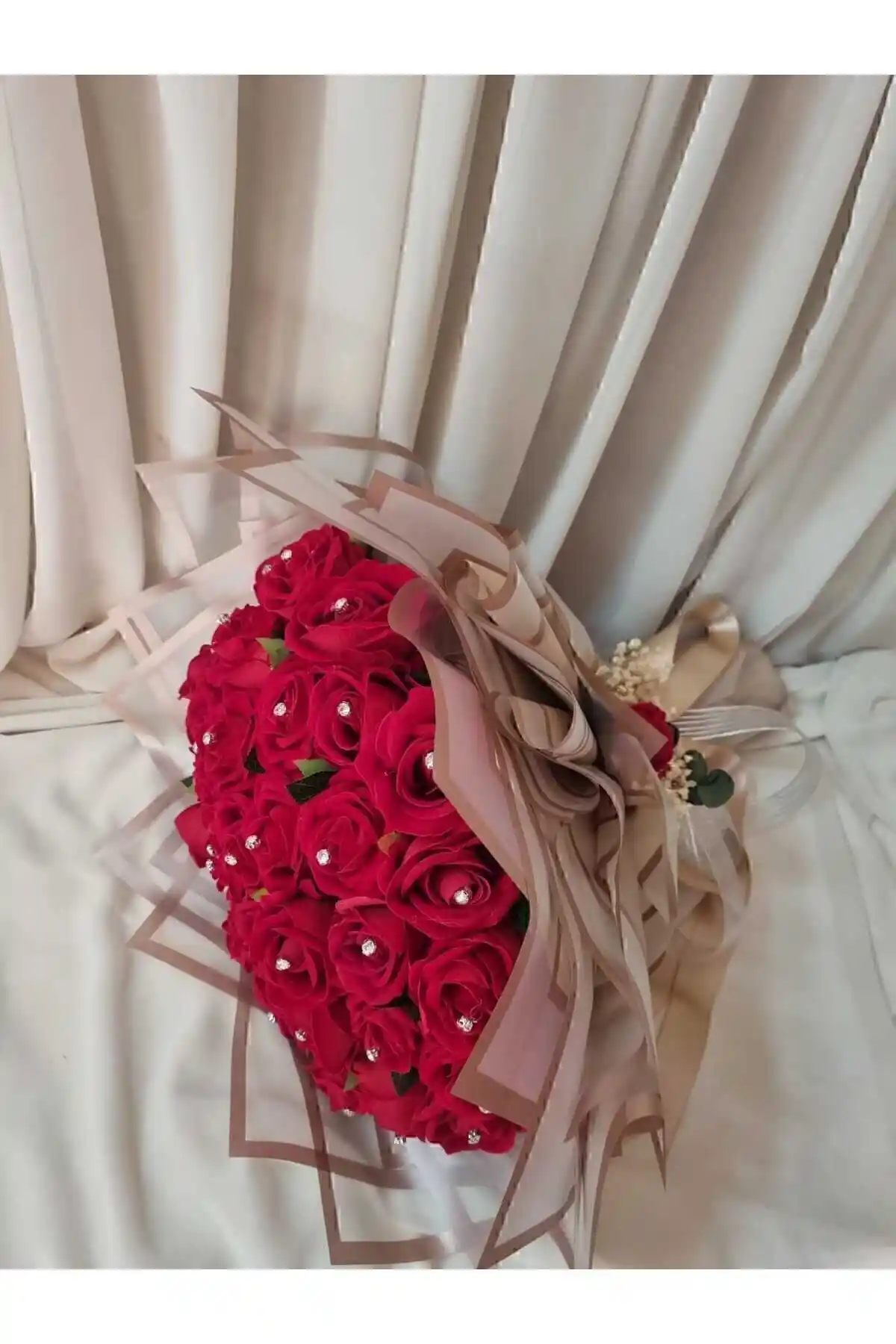 Kadife Gül Buketleri ile Dekorasyonda Zarafet ve Şıklığın Şık Birleşimi