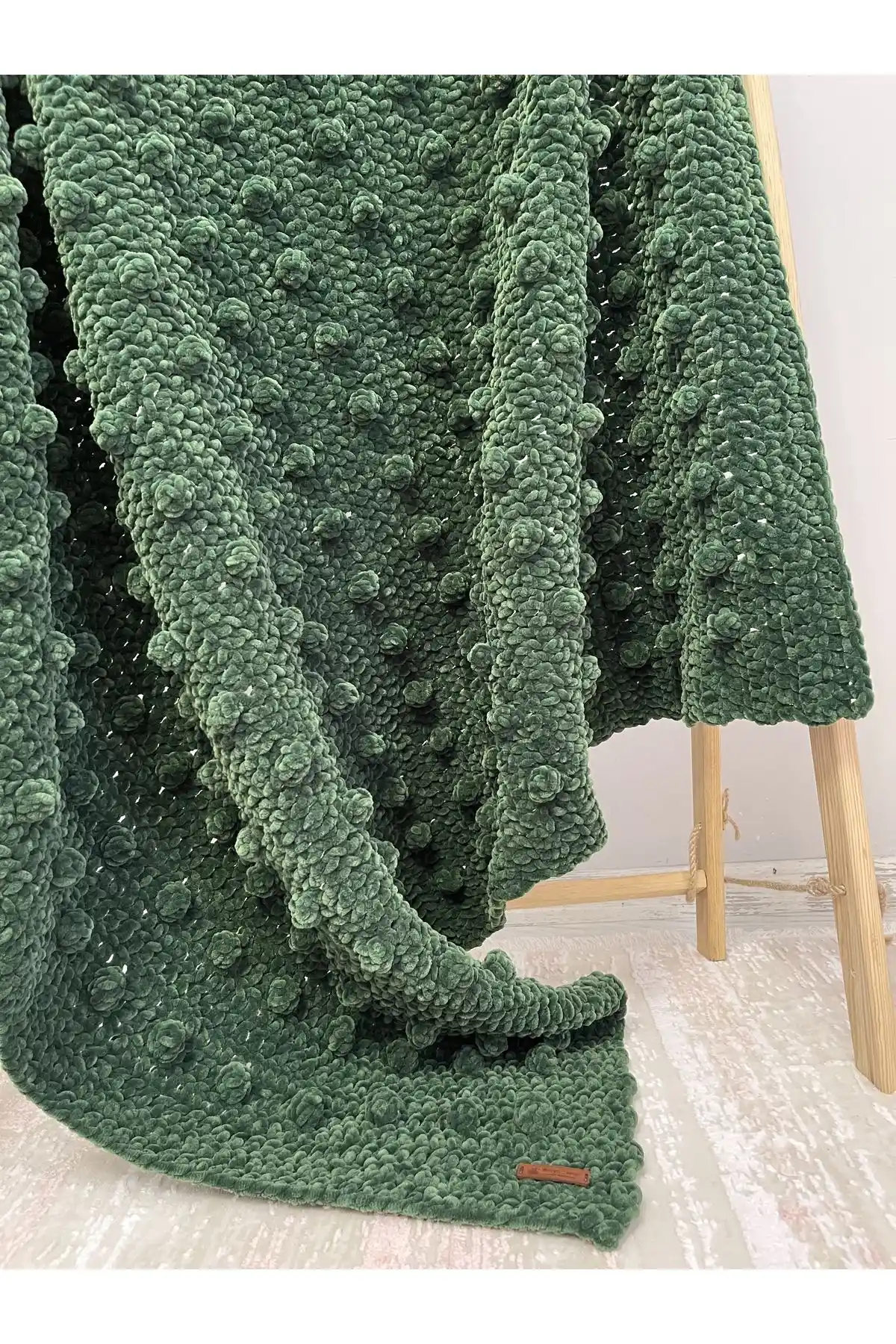 Kadife Örgü Battaniyelerle Dekorasyonda Şıklık ve Konforun Buluşması