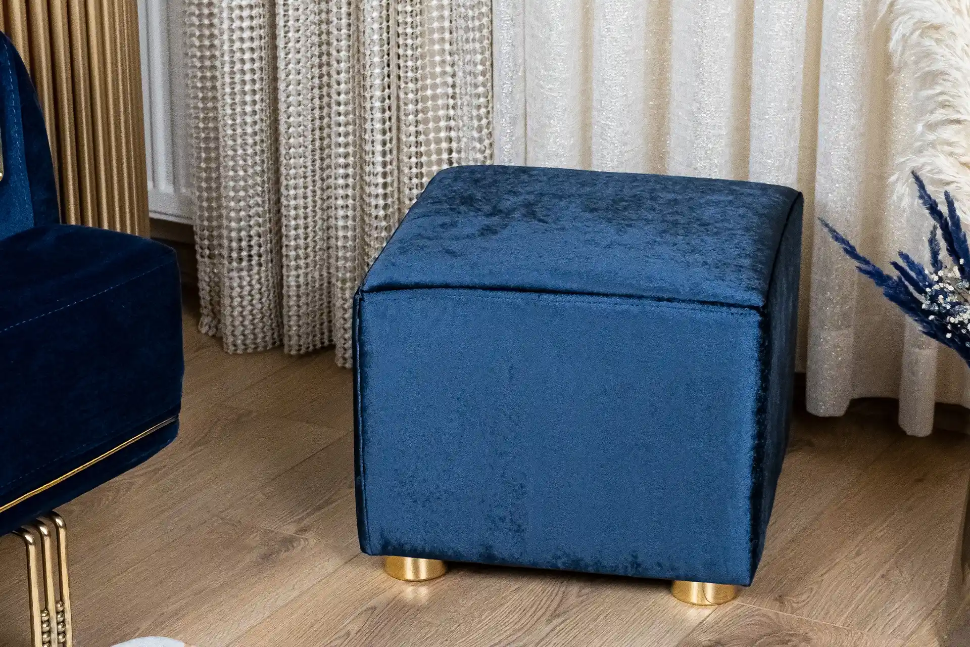 Kadife Puf ile Dekorasyonunuza Şıklık Katın Modern ve Fonksiyonel Tasarımlar