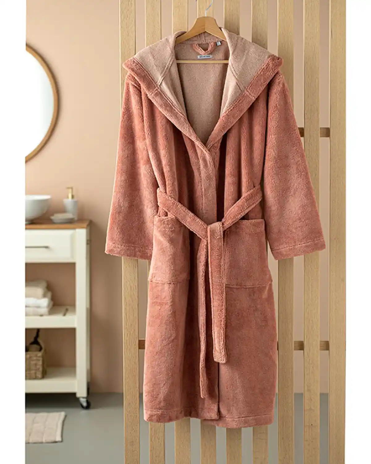 Kadınlar İçin English Home Bornozları: Konfor ve Şıklığın Modern Tasarımları