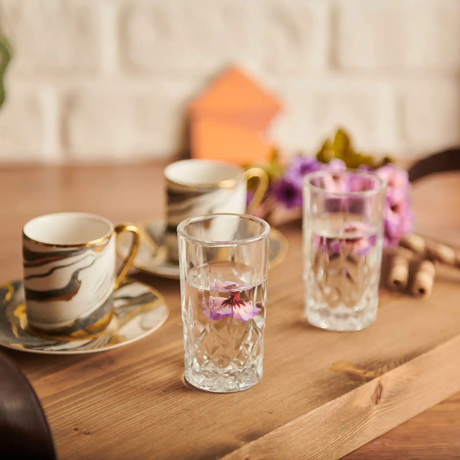 Kahve Su Bardağının Dekorasyondaki Rolü ve Estetik Kullanım İpuçları